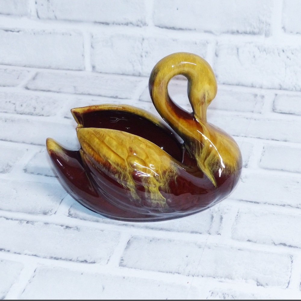 Blue mountain pottery swan holder
